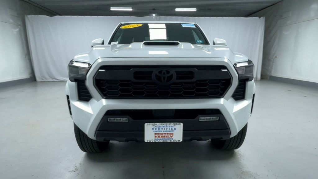 2025 Toyota Tacoma TRD Sport photo 3