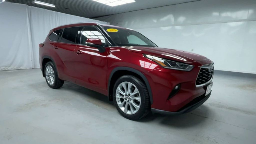 2022 Toyota Highlander Limited photo 2