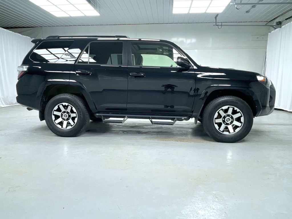2020 Toyota 4Runner TRD Off-Road Premium photo 2