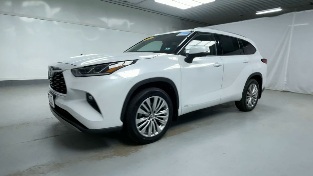 2023 Toyota Highlander Hybrid Platinum photo 4