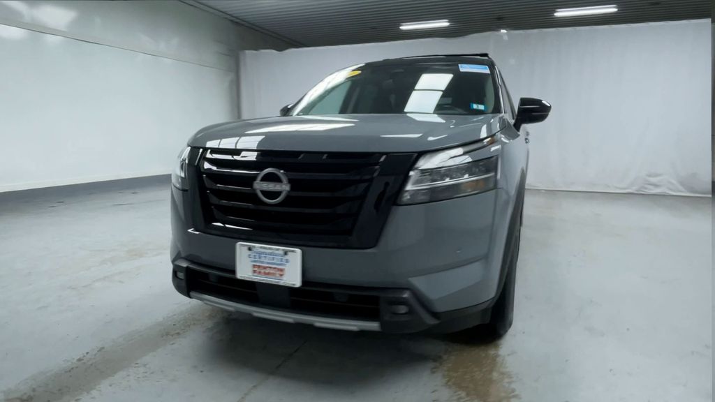 2022 Nissan Pathfinder SL photo 3