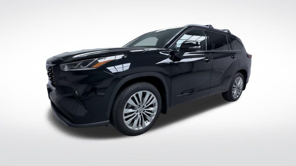 New 2026 Toyota Highlander Platinum SUV