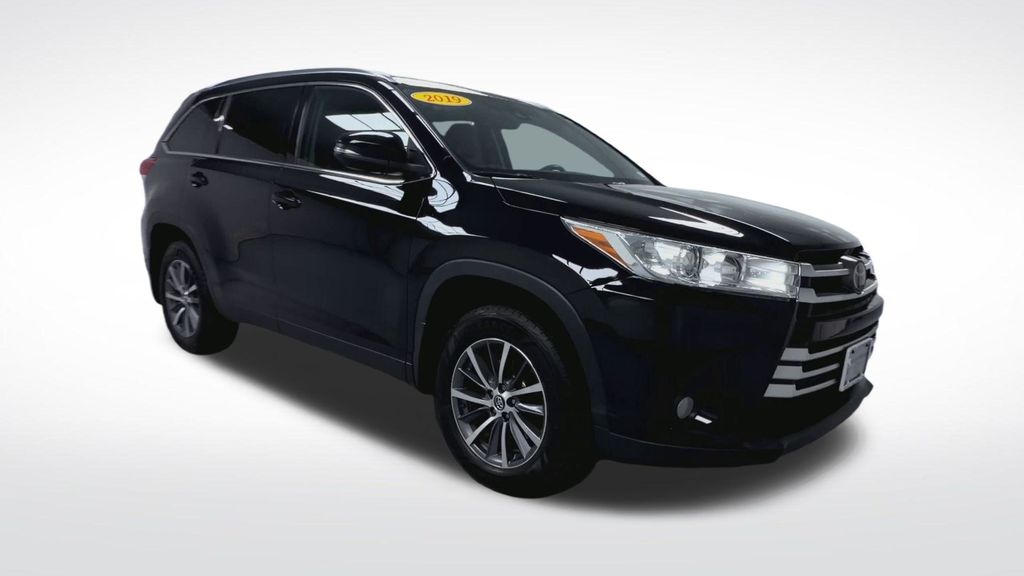 2019 Toyota Highlander XLE photo 2