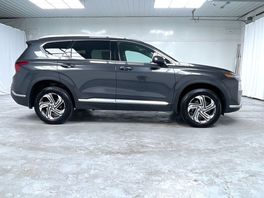 2022 Hyundai Santa Fe SEL photo 2