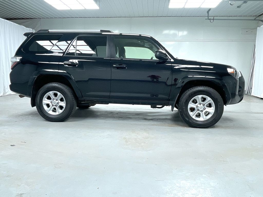 2019 Toyota 4Runner SR5 photo 2
