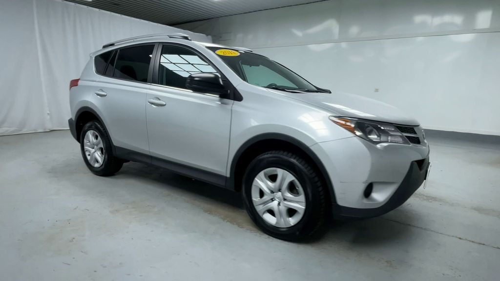 2014 Toyota RAV4 LE photo 2