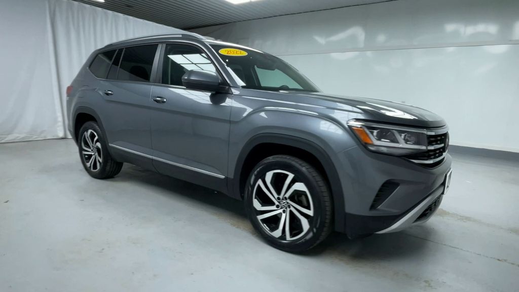 2022 Volkswagen Atlas SEL photo 2