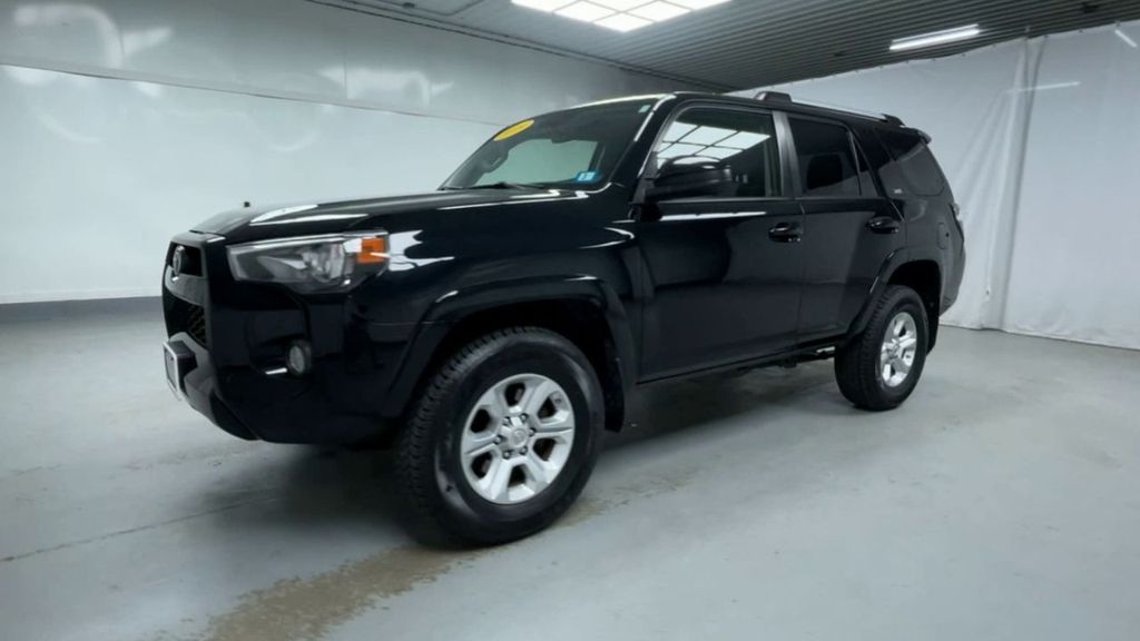 2019 Toyota 4Runner SR5 photo 4