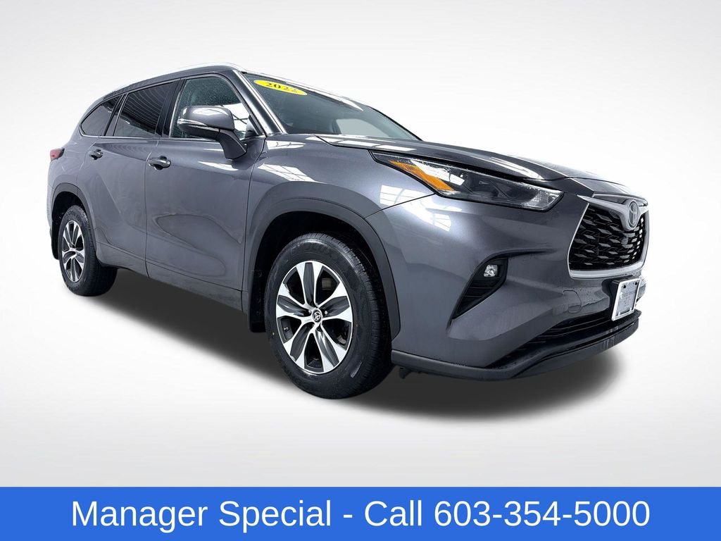 2022 Toyota Highlander XLE SUV