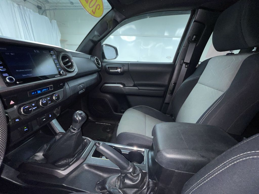 2021 Toyota Tacoma TRD Sport photo 3