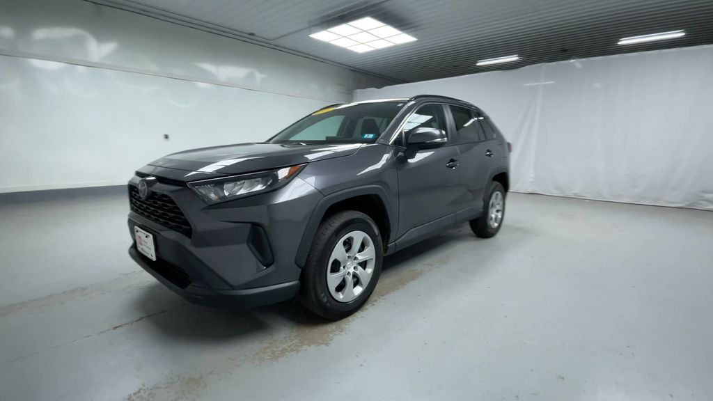 2021 Toyota RAV4 LE photo 3