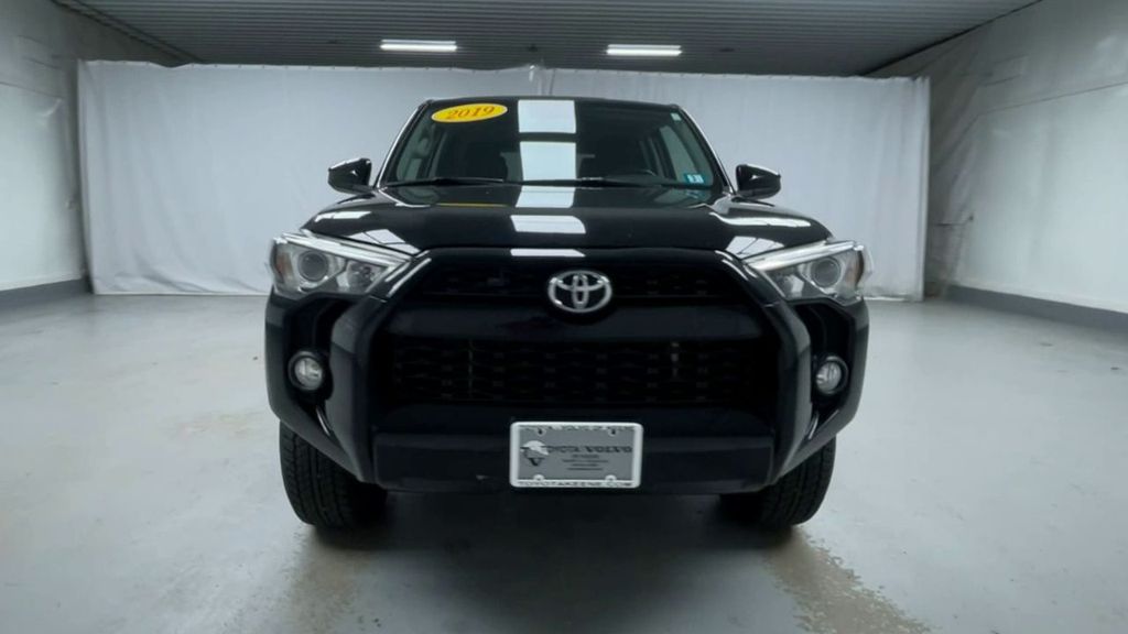 2019 Toyota 4Runner SR5 photo 3
