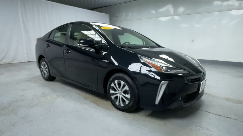 2019 Toyota Prius XLE AWD-e photo 2