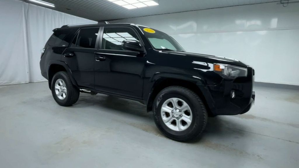 2019 Toyota 4Runner SR5 photo 2