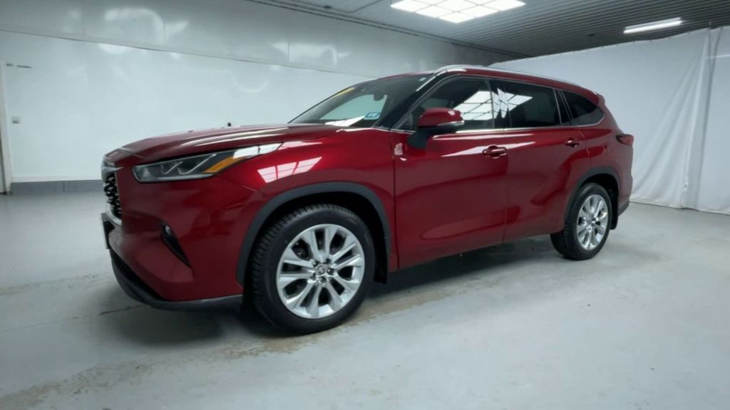 2022 Toyota Highlander Limited photo 4