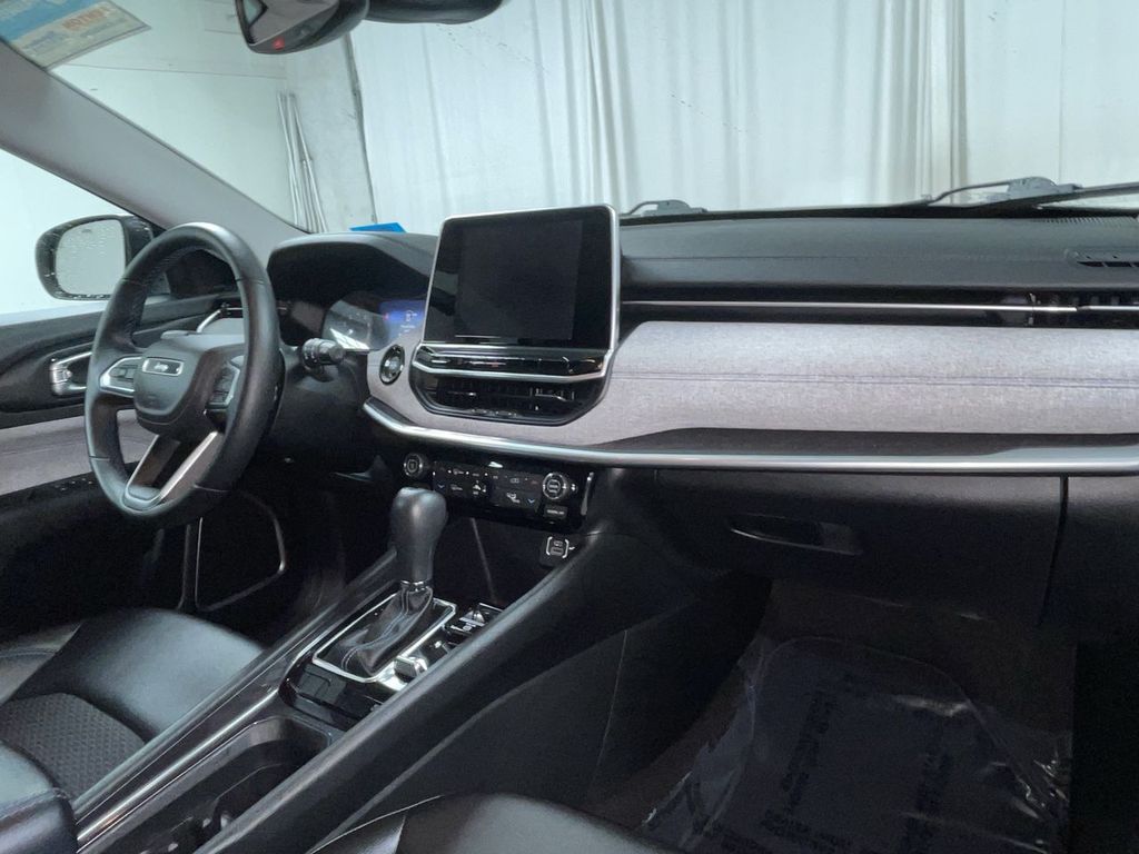 2022 Jeep Compass Latitude photo 3