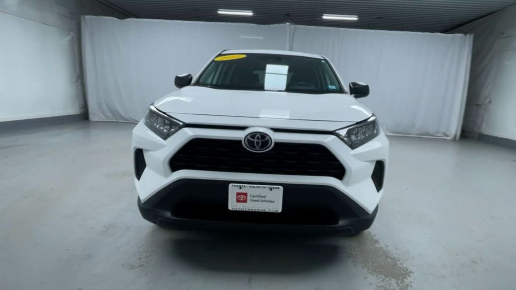 2022 Toyota RAV4 LE photo 3