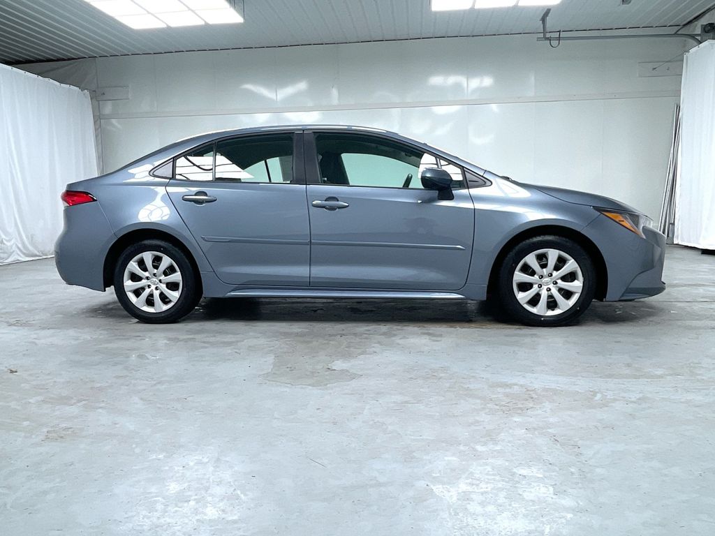 2024 Toyota Corolla LE photo 2