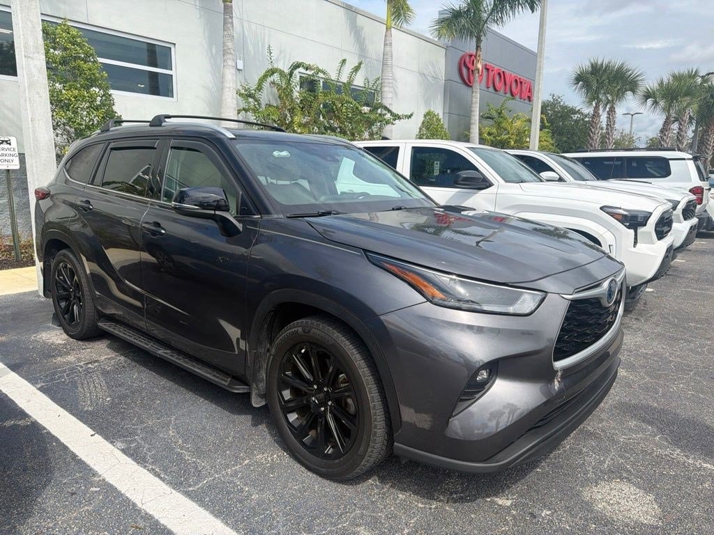 Used 2022 Toyota Highlander Hybrid XLE SUV