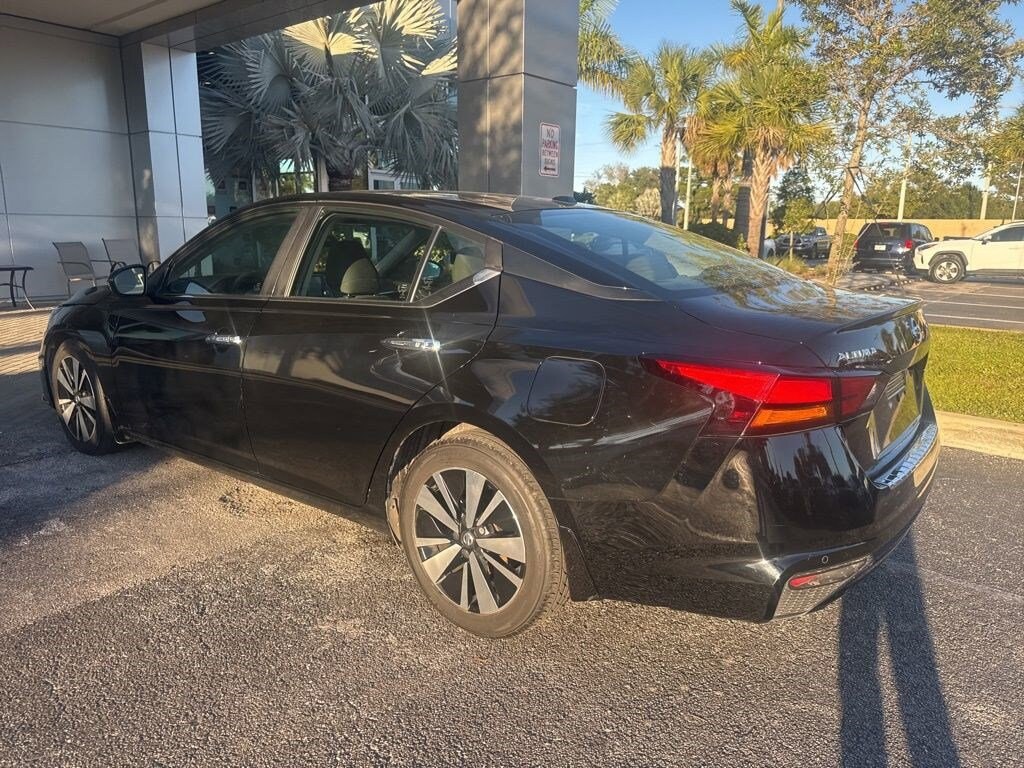 Used 2022 Nissan Altima 2.5 SV Sedan