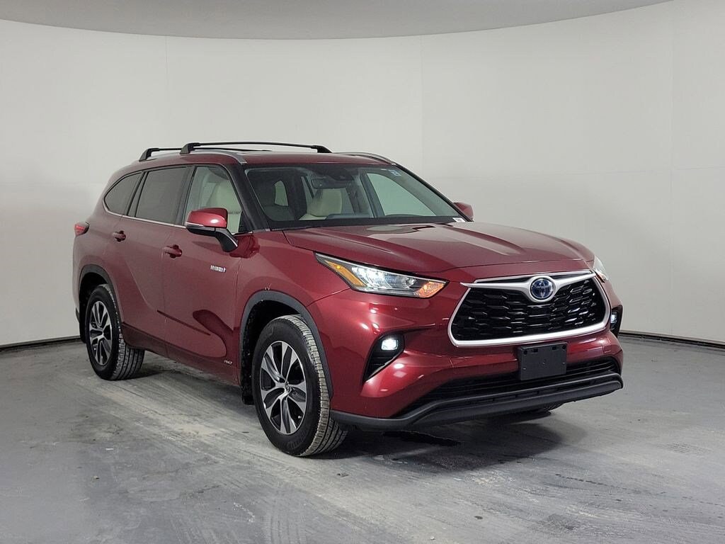 Used 2020 Toyota Highlander Hybrid XLE SUV