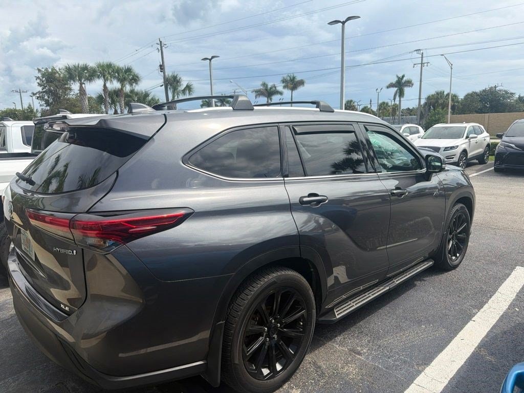 Used 2022 Toyota Highlander Hybrid XLE SUV