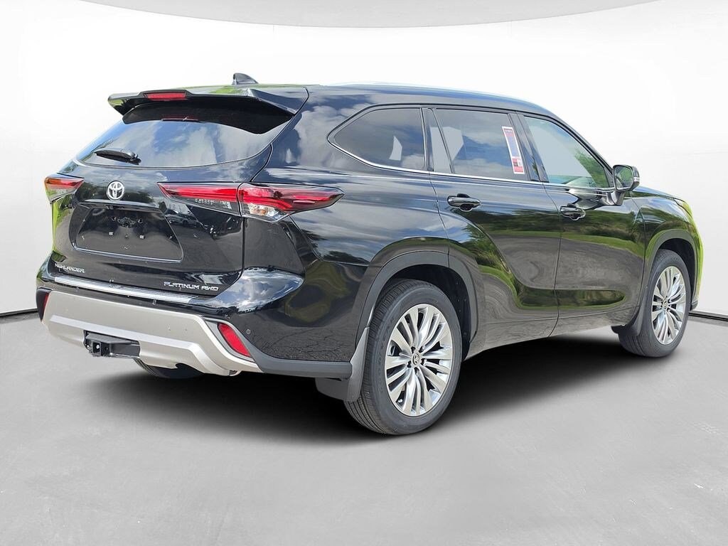 New 2026 Toyota Highlander Platinum SUV