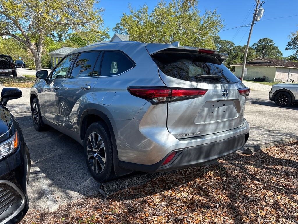 Used 2021 Toyota Highlander Hybrid XLE SUV