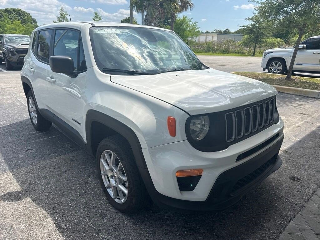 Used 2023 Jeep Renegade Latitude SUV
