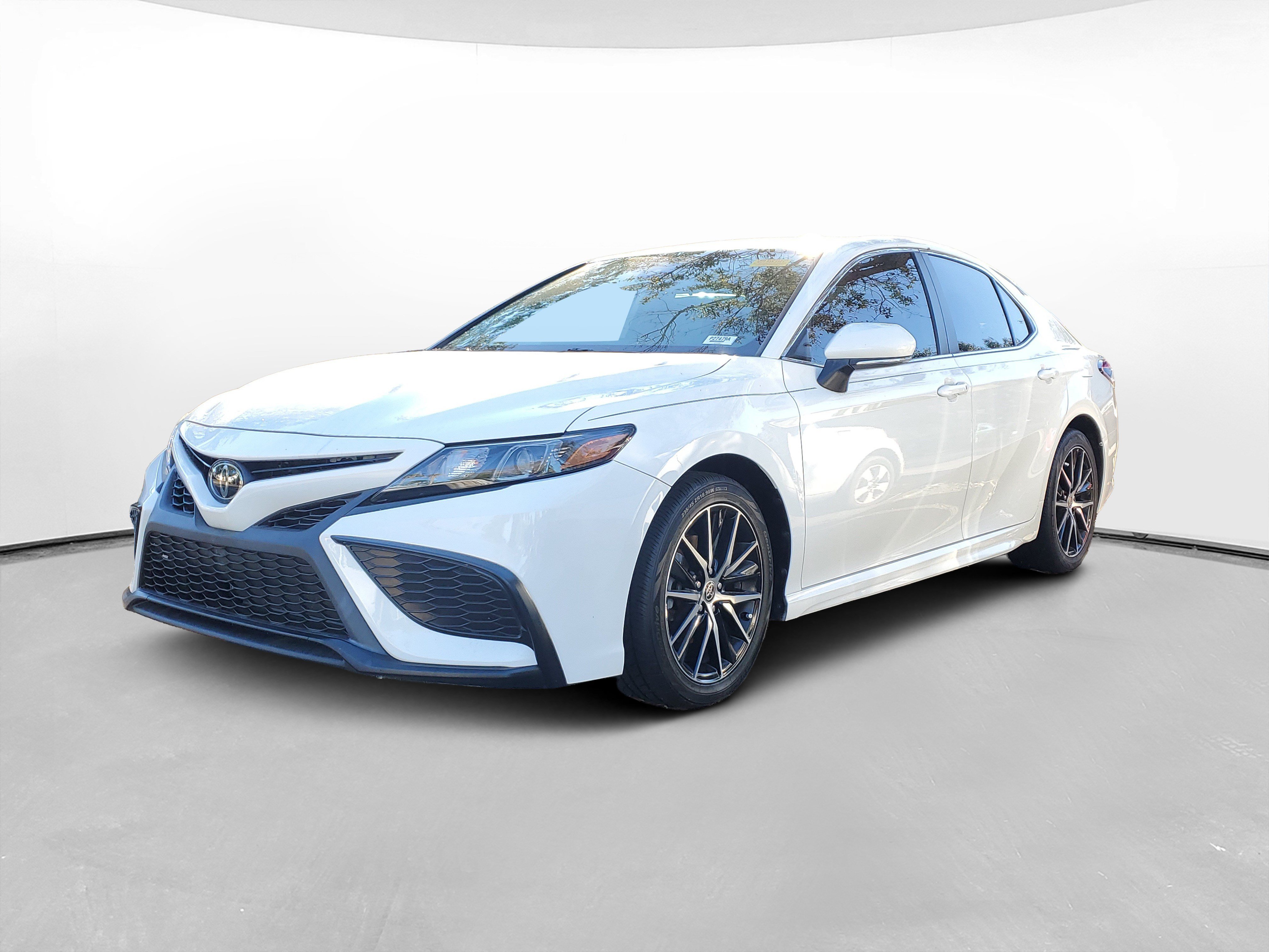2022 Toyota Camry SE - Photo 3