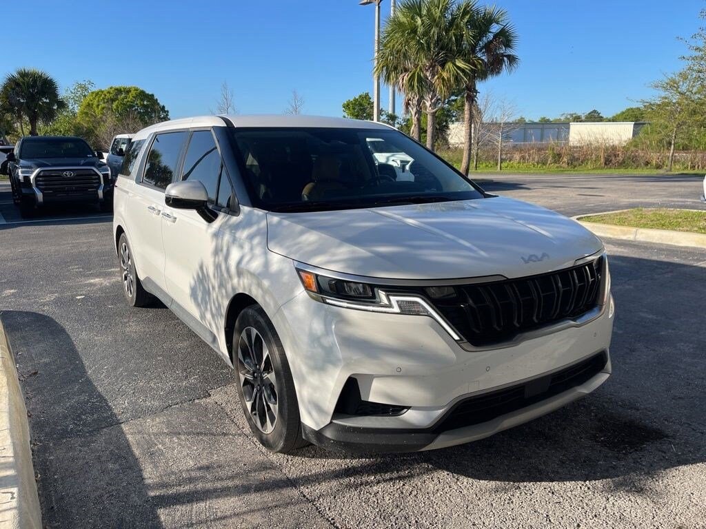 Used 2024 Kia Carnival EX MPV