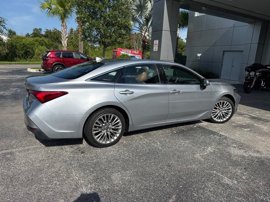 Used 2020 Toyota Avalon Hybrid Limited Sedan