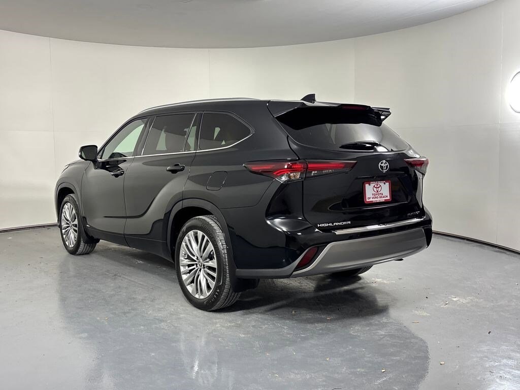 Used 2025 Toyota Highlander Hybrid Platinum SUV