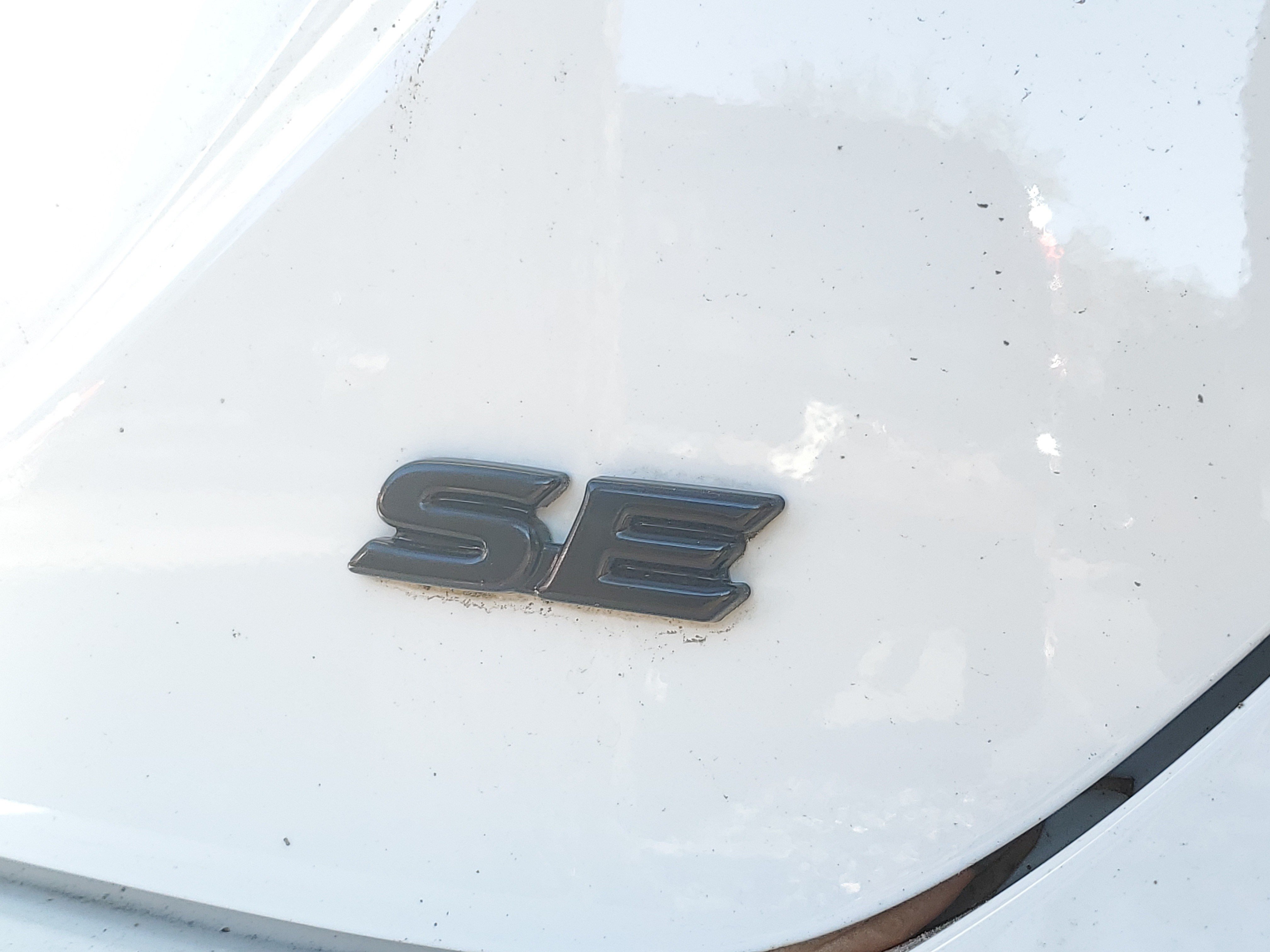 2022 Toyota Camry SE - Photo 16