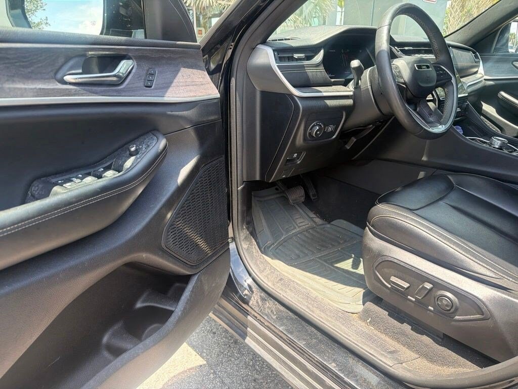 Used 2024 Jeep Grand Cherokee Limited SUV