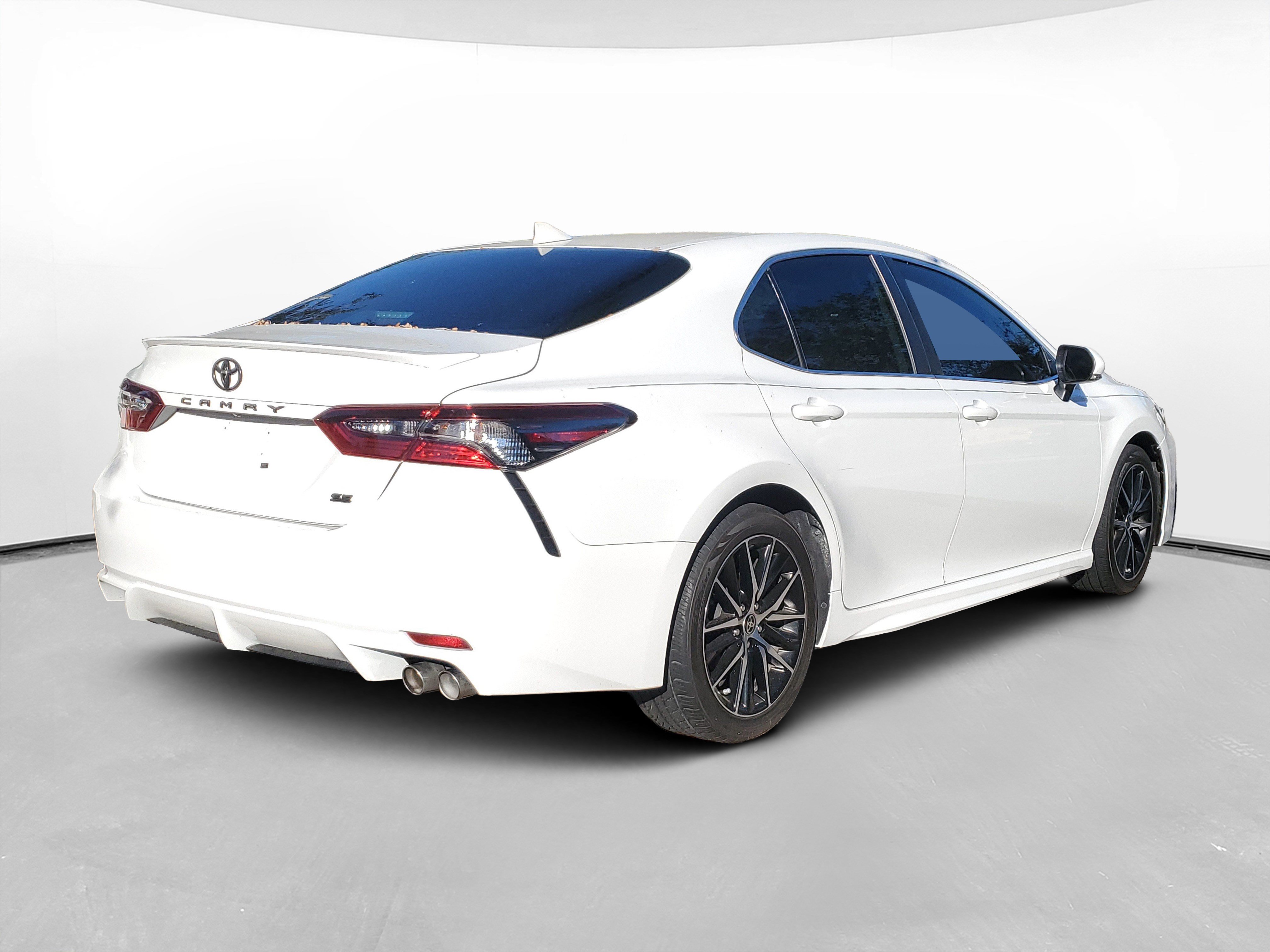 2022 Toyota Camry SE - Photo 5