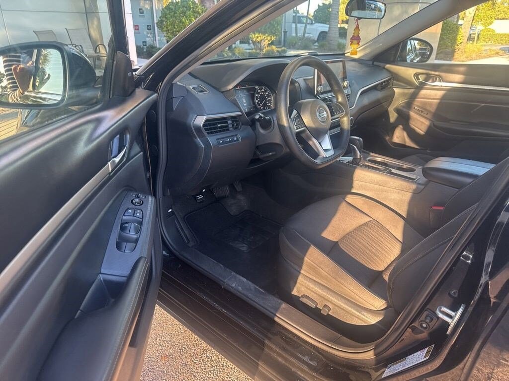 Used 2022 Nissan Altima 2.5 SV Sedan