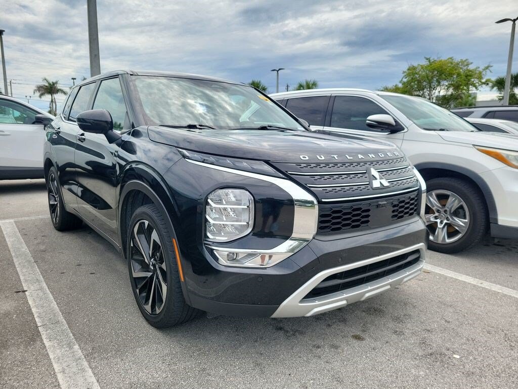 Used 2024 Mitsubishi Outlander SE SUV