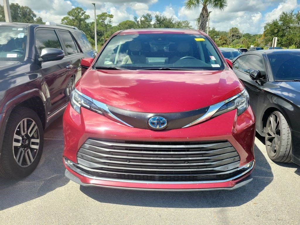Certified 2021 Toyota Sienna XLE 8 Passenger Van