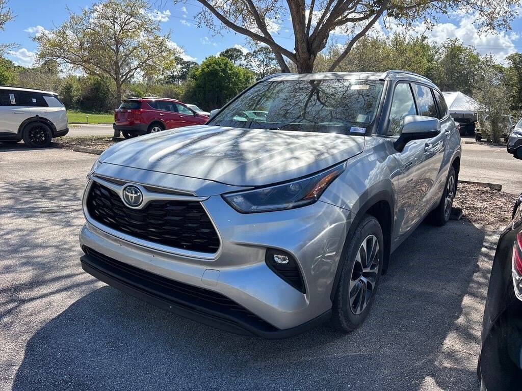 Used 2021 Toyota Highlander Hybrid XLE SUV