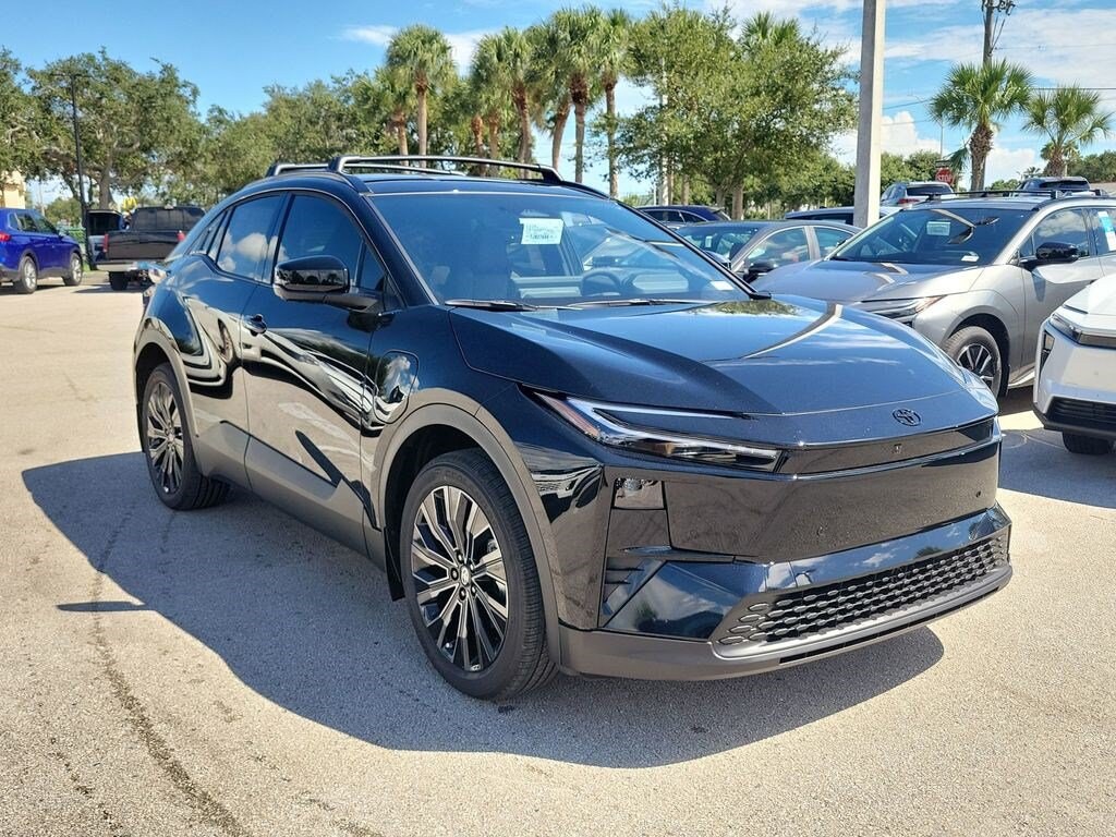 New 2026 Toyota C-HR XSE SUV