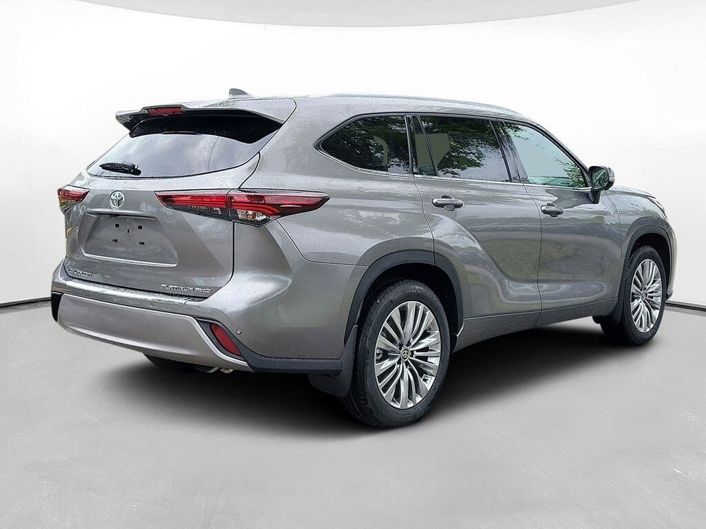 New 2026 Toyota Highlander Platinum SUV