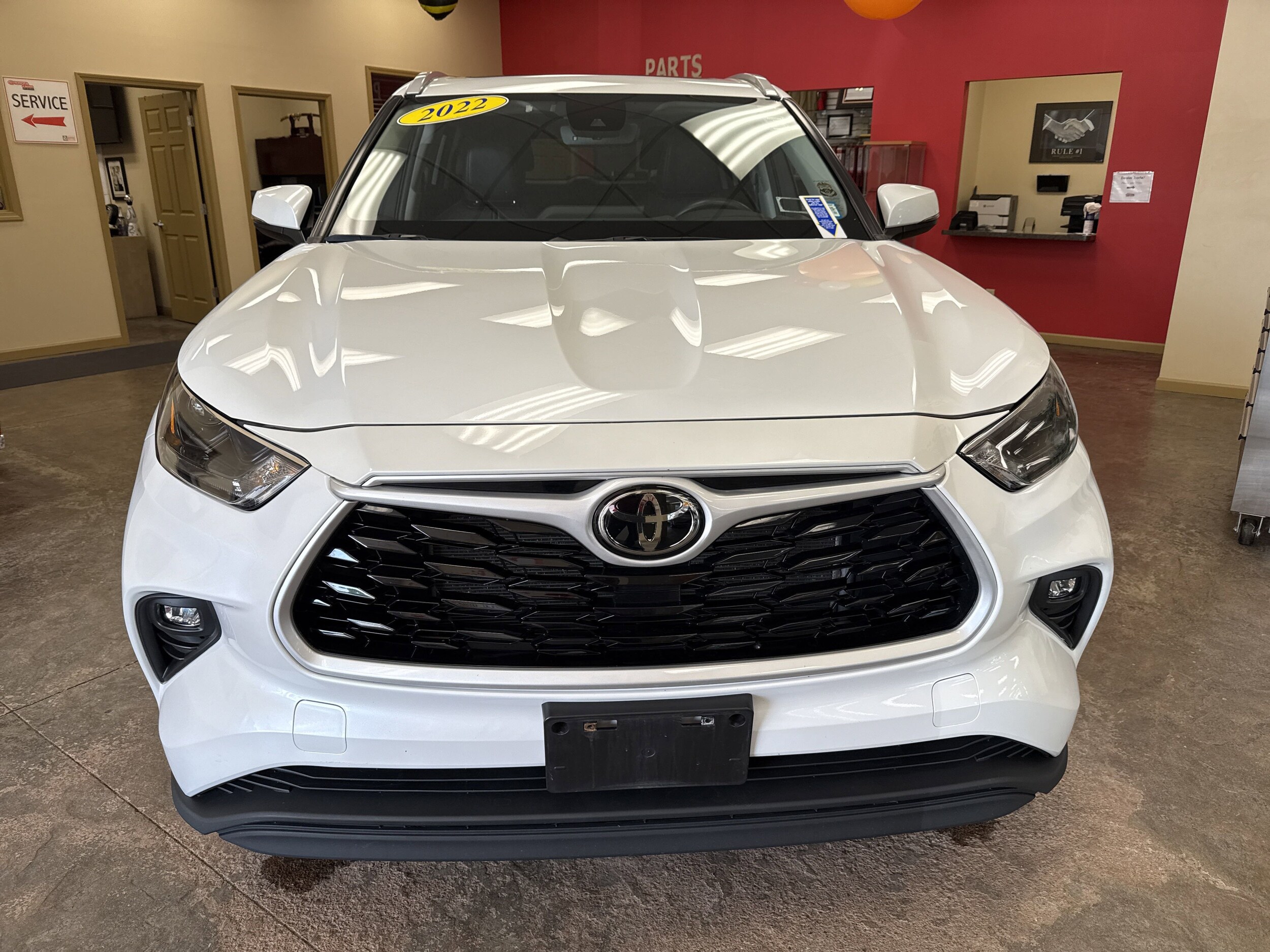2022 Toyota Highlander XLE photo 2