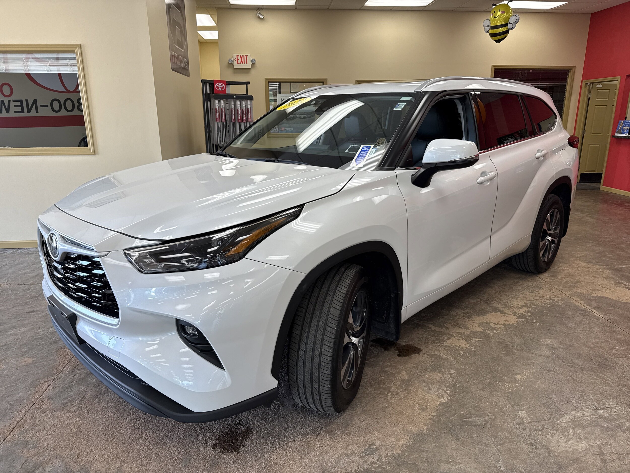 2022 Toyota Highlander XLE photo 3