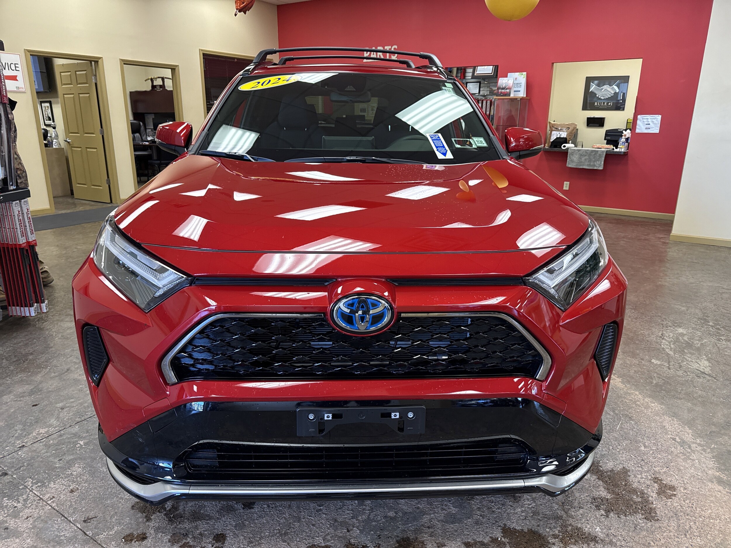 2024 Toyota RAV4 Prime SE photo 2