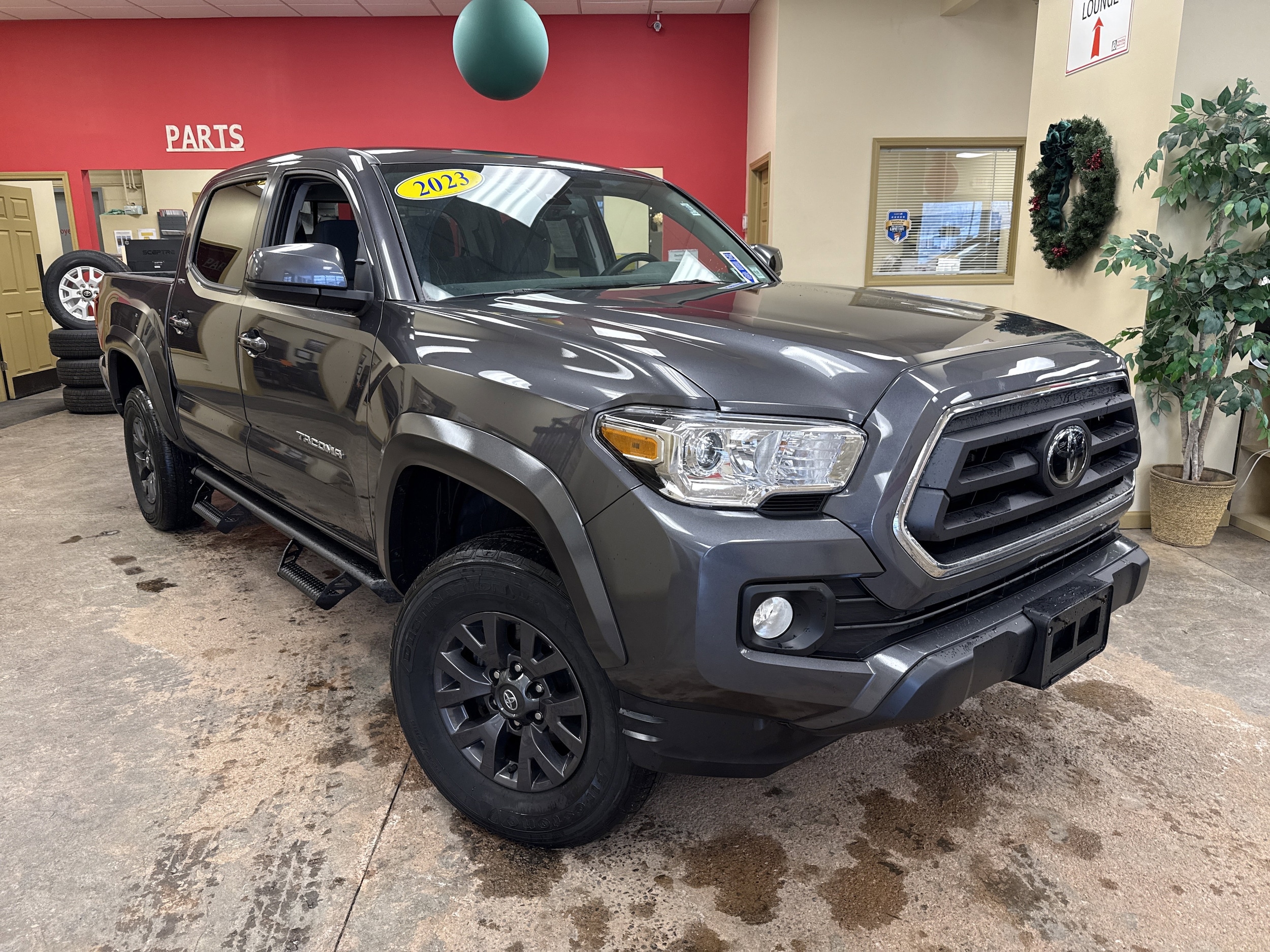 2023 Toyota Tacoma SR5's photo