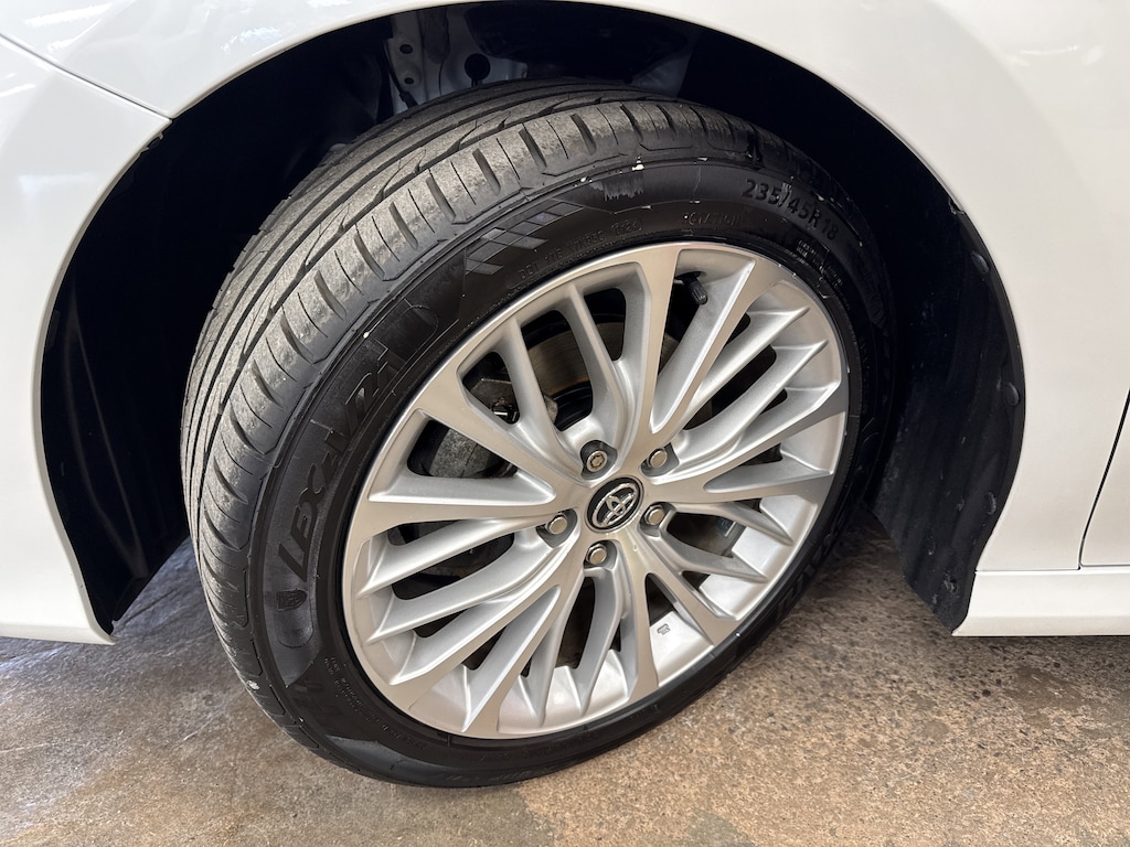 Used 2020 Toyota Camry Hybrid XLE Sedan