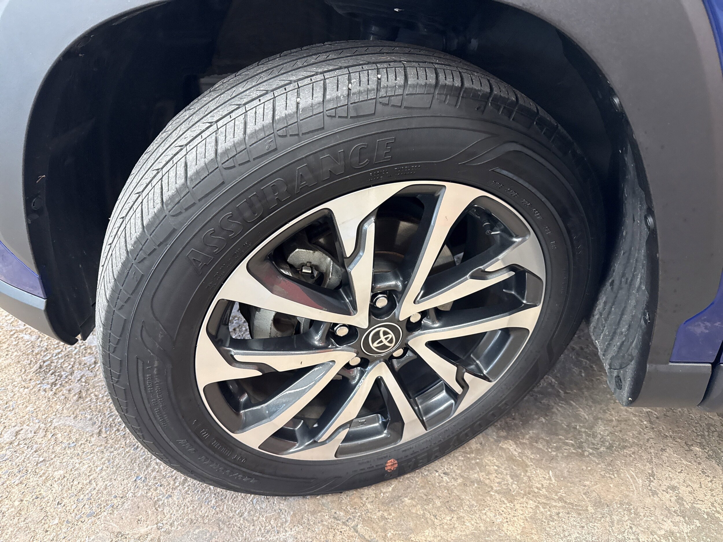 2023 Toyota Corolla Cross XLE photo 4