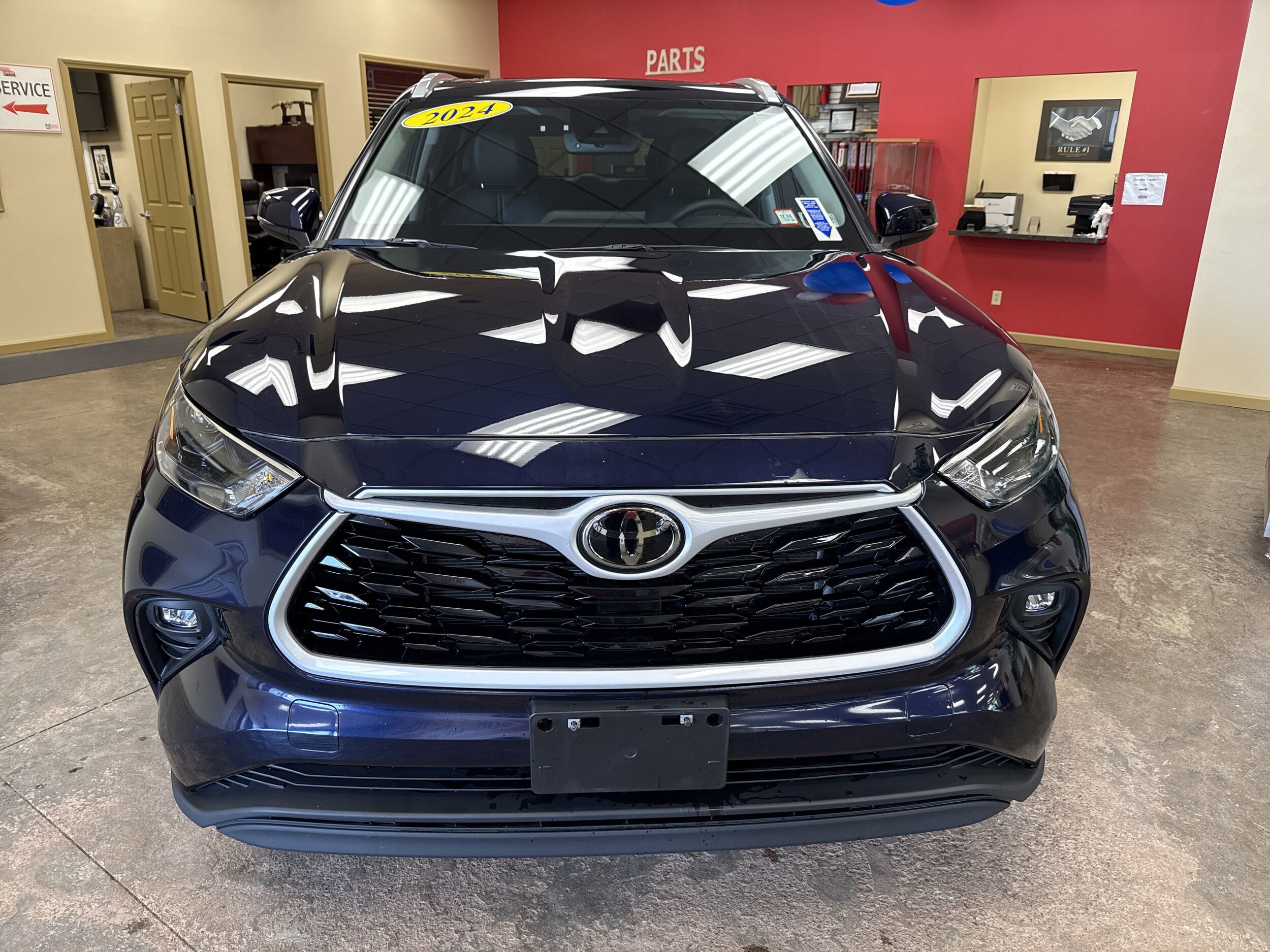 2024 Toyota Highlander XLE photo 2