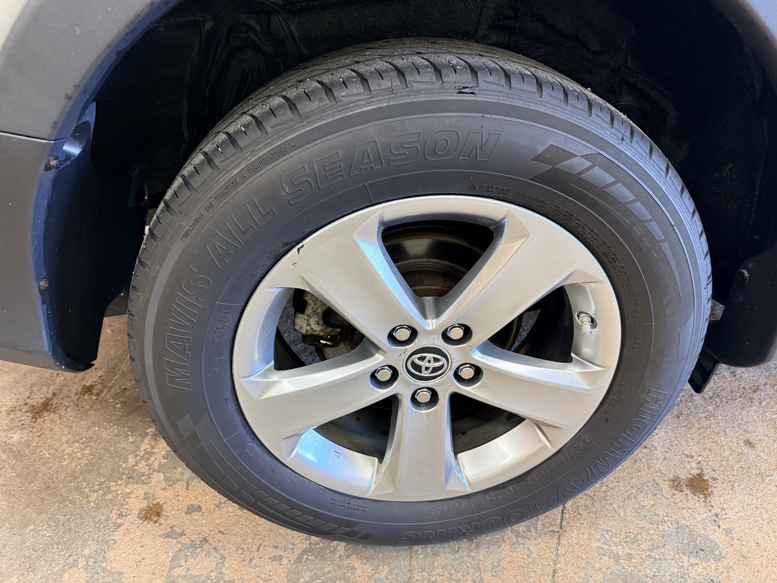 2015 Toyota RAV4 XLE - Photo 11